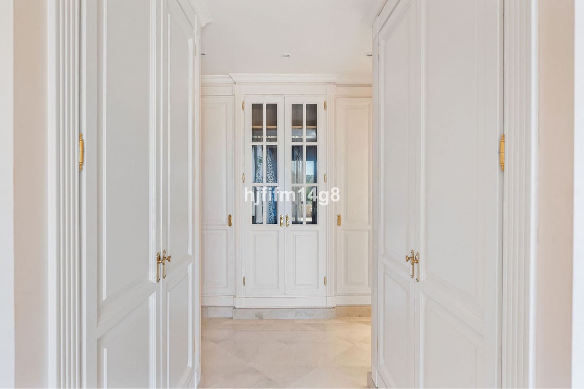 3 soverom Leilighet til salgs i Nueva Andalucia med svømmebasseng - € 1 195 000 (Ref: 9540230)