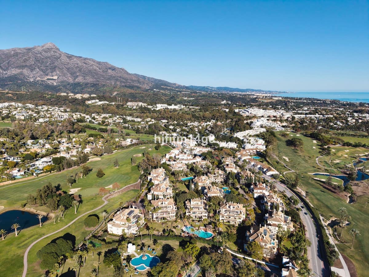 3 soverom Leilighet til salgs i Nueva Andalucia med svømmebasseng - € 1 195 000 (Ref: 9540230)