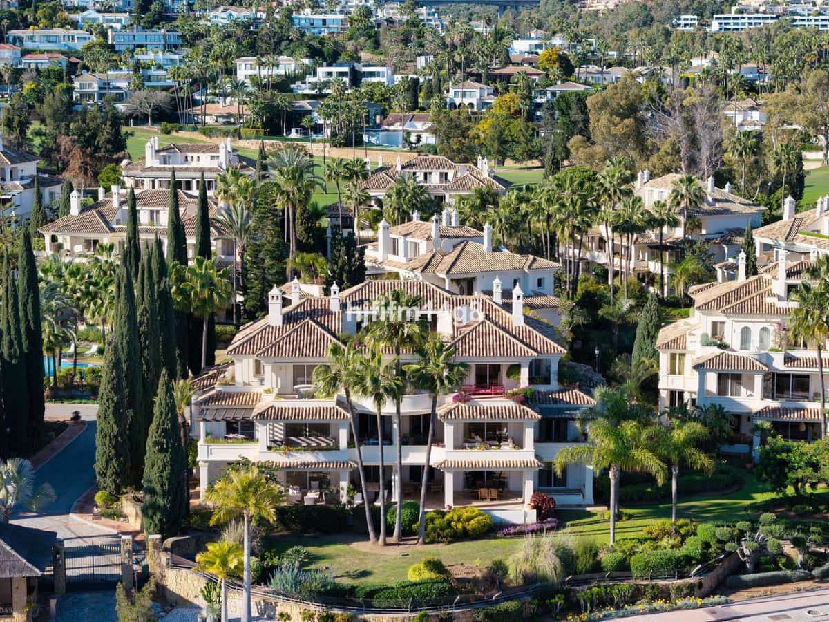 3 soverom Leilighet til salgs i Nueva Andalucia med svømmebasseng - € 1 195 000 (Ref: 9540230)