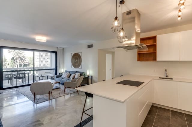 2 slaapkamer Appartement te koop in Puerto Banus, Marbella met zwembad - € 1.195.000 (Ref: 9540231)