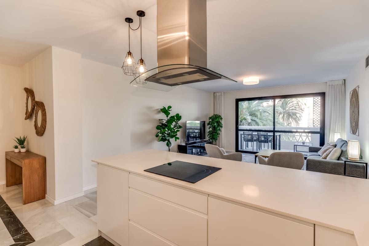 2 slaapkamer Appartement te koop in Puerto Banus met zwembad - € 1.195.000 (Ref: 9540231)