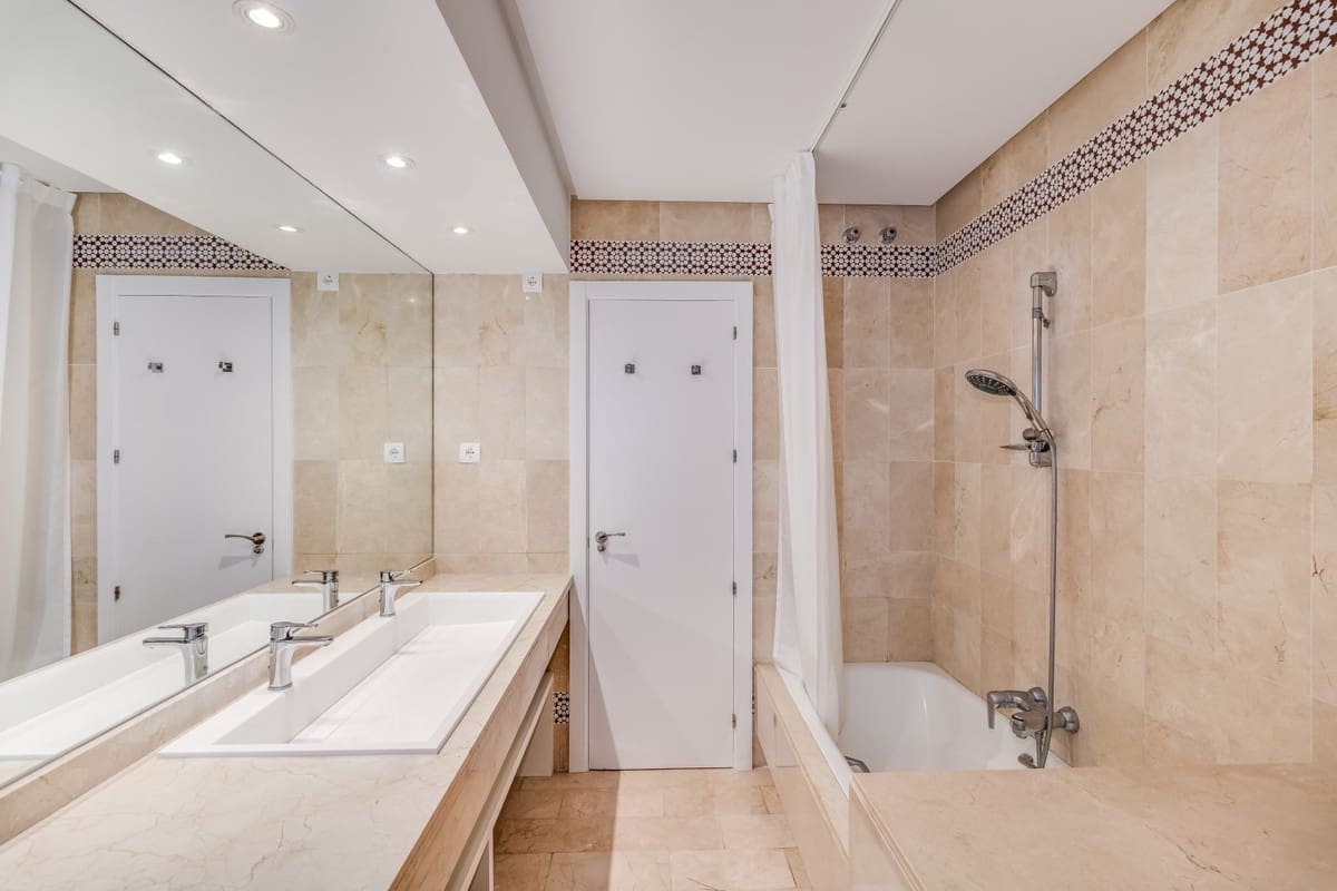 2 slaapkamer Appartement te koop in Puerto Banus met zwembad - € 1.195.000 (Ref: 9540231)