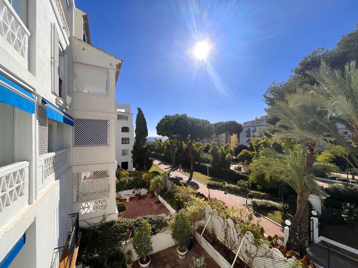 2 slaapkamer Appartement te koop in Puerto Banus met zwembad - € 1.195.000 (Ref: 9540231)