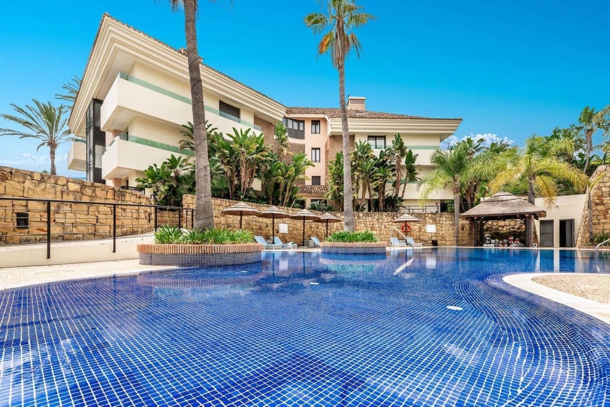3 quarto Apartamento para venda em Los Monteros com piscina - 1 195 000 € (Ref: 9540234)