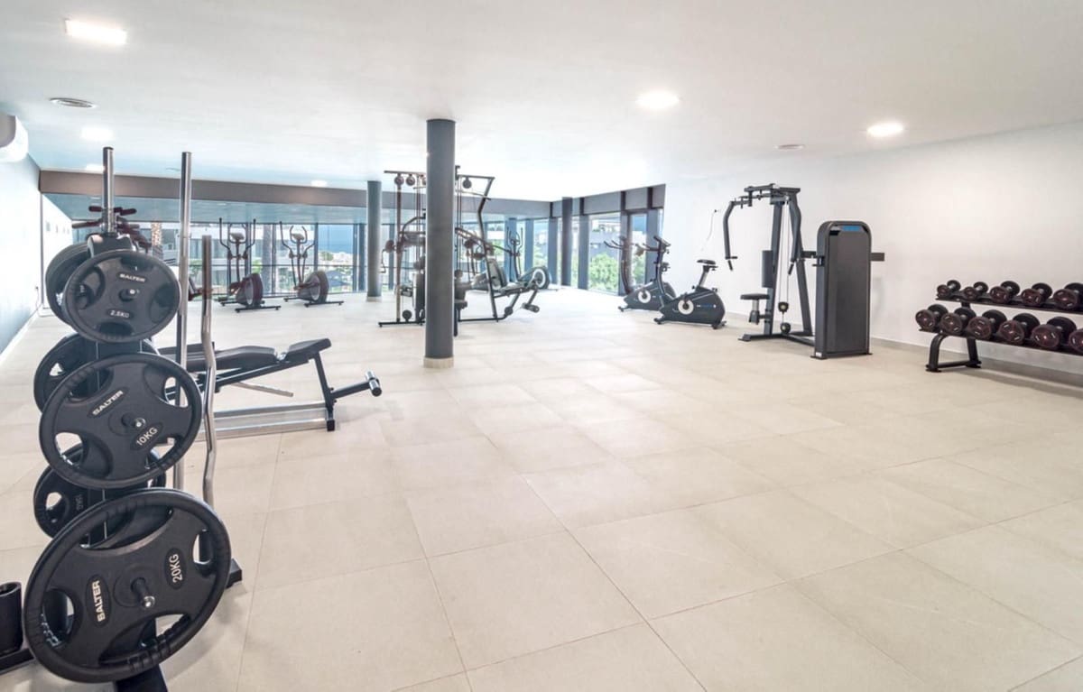 3 sypialnia Penthouse na sprzedaż w Estepona z basenem - 1 195 000 € (Ref: 9540235)