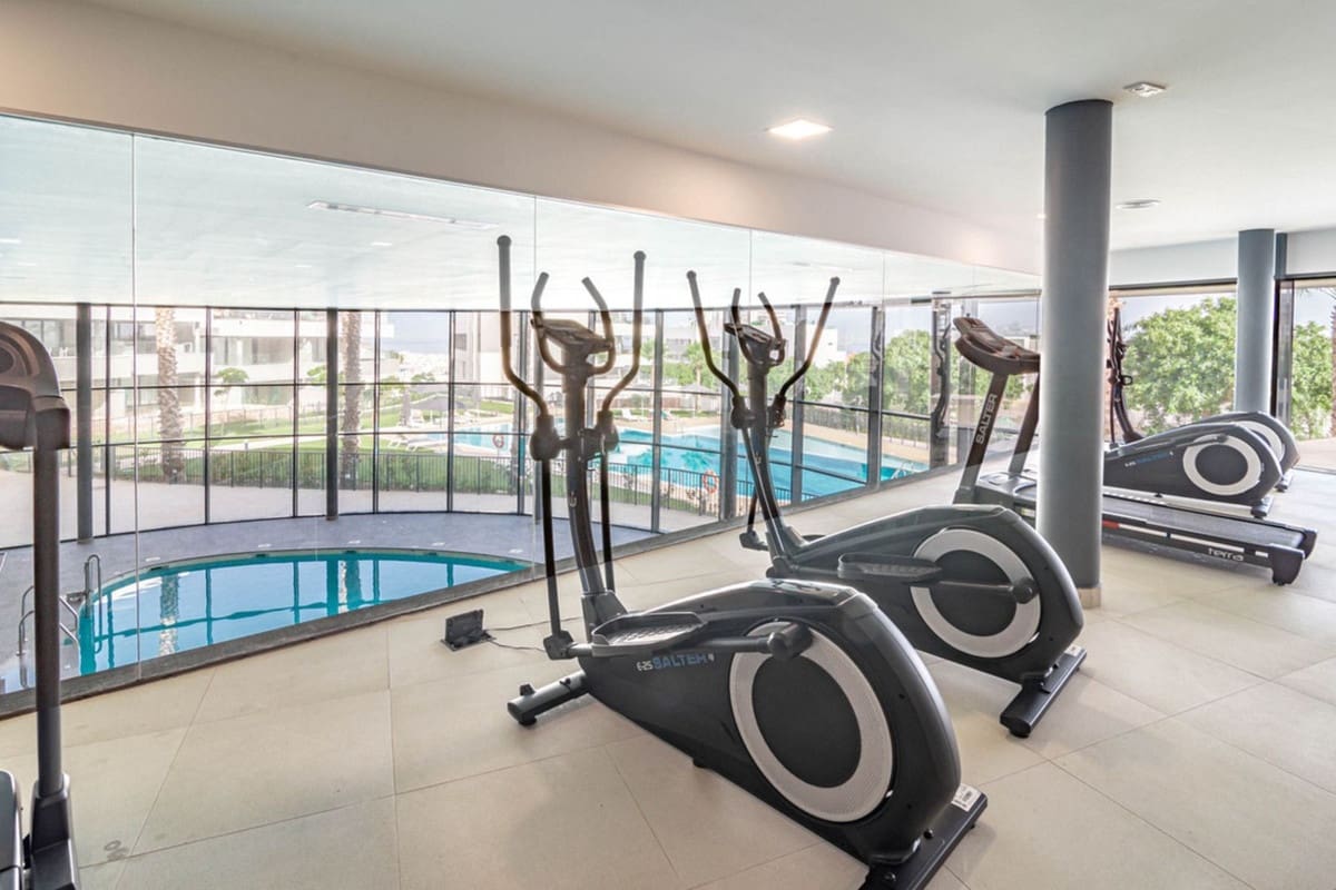 3 sypialnia Penthouse na sprzedaż w Estepona z basenem - 1 195 000 € (Ref: 9540235)