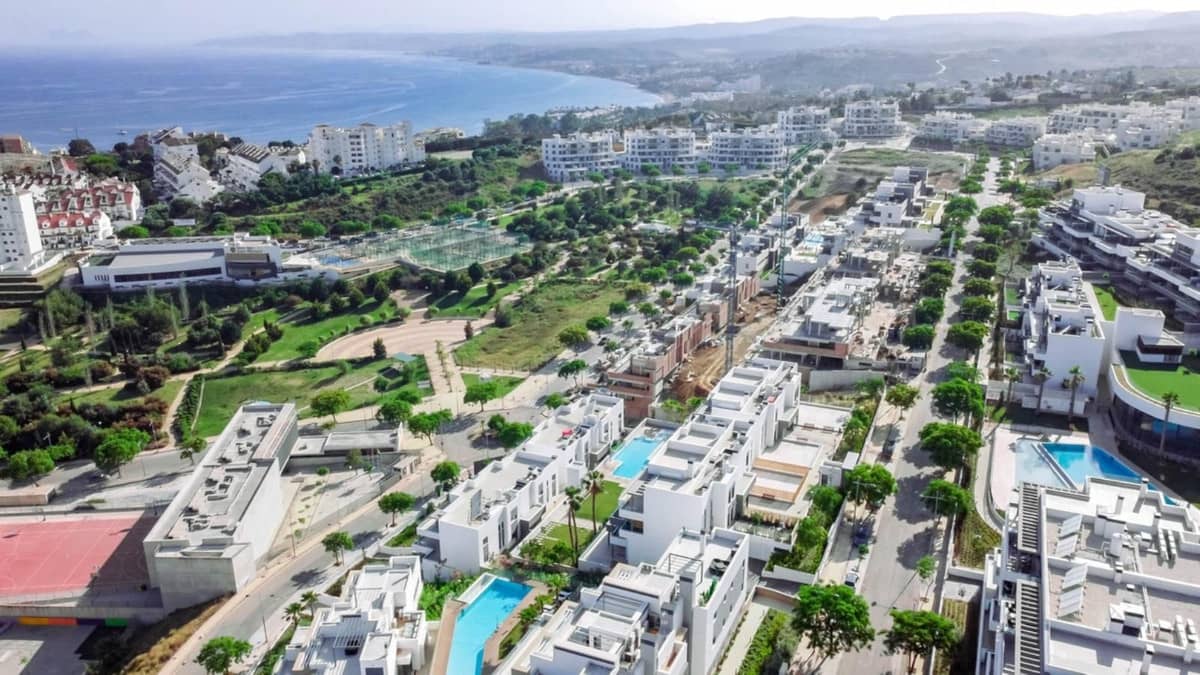 3 sypialnia Penthouse na sprzedaż w Estepona z basenem - 1 195 000 € (Ref: 9540235)