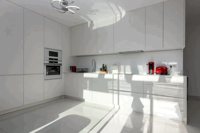 3 soverom Penthouse til salgs i Centro, Estepona med svømmebasseng - € 1 195 000 (Ref: 9540236)