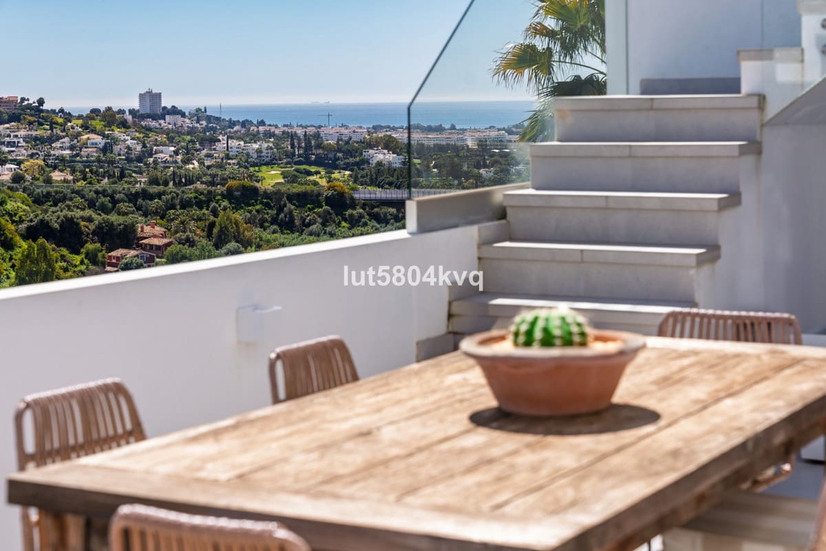 Ático de 3 habitaciones en La Quinta en venta con piscina - 1.195.000 € (Ref: 9540237)