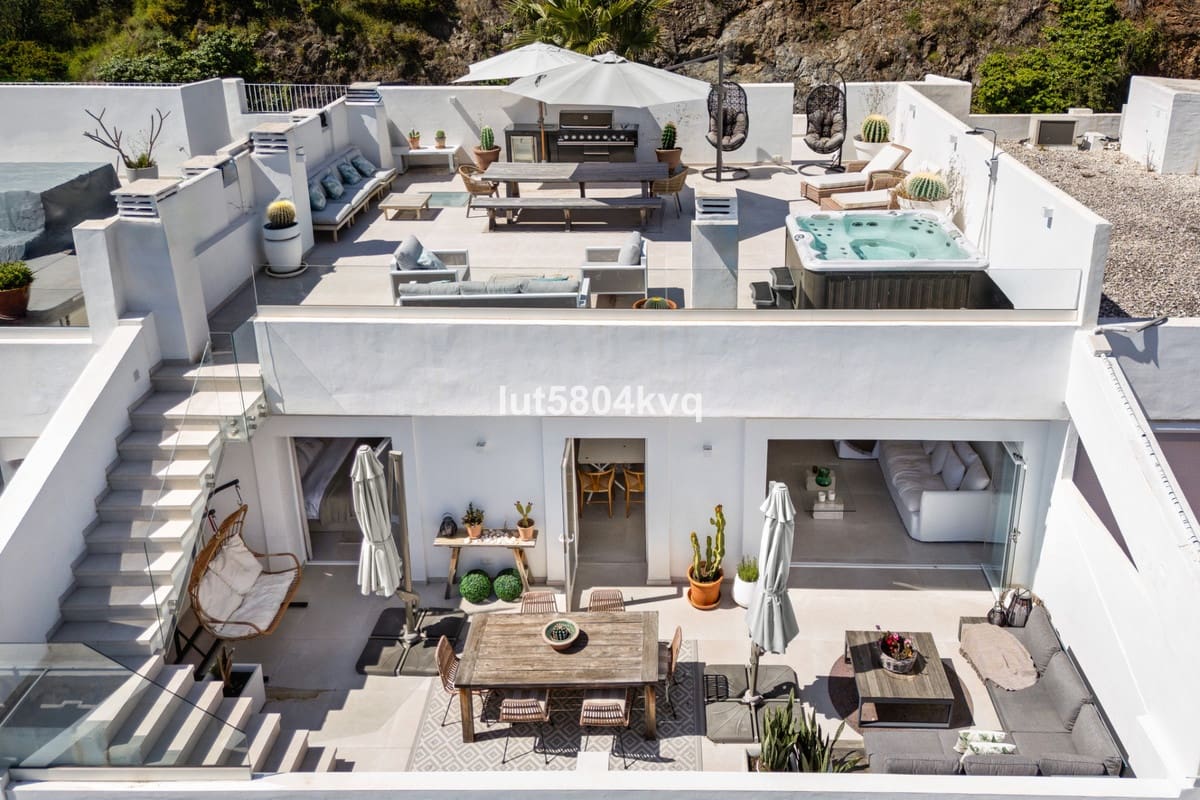 Ático de 3 habitaciones en La Quinta en venta con piscina - 1.195.000 € (Ref: 9540237)