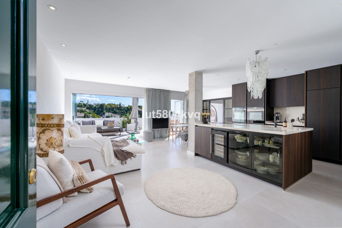 Ático de 3 habitaciones en La Quinta en venta con piscina - 1.195.000 € (Ref: 9540237)