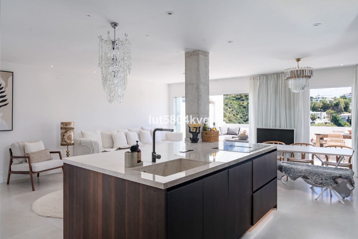 Ático de 3 habitaciones en La Quinta en venta con piscina - 1.195.000 € (Ref: 9540237)