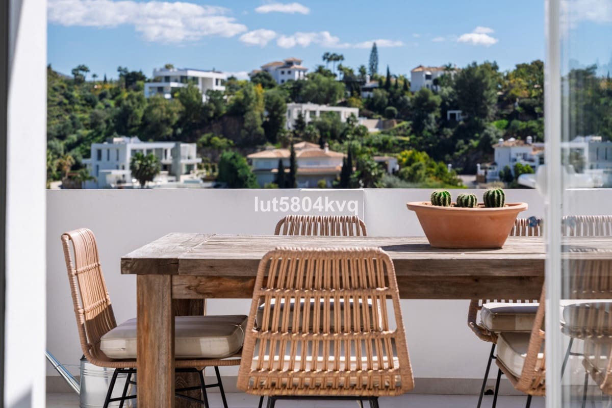 Ático de 3 habitaciones en La Quinta en venta con piscina - 1.195.000 € (Ref: 9540237)