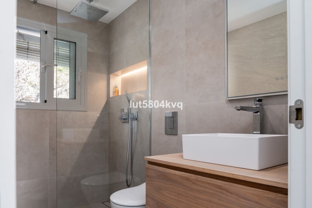 Ático de 3 habitaciones en La Quinta en venta con piscina - 1.195.000 € (Ref: 9540237)