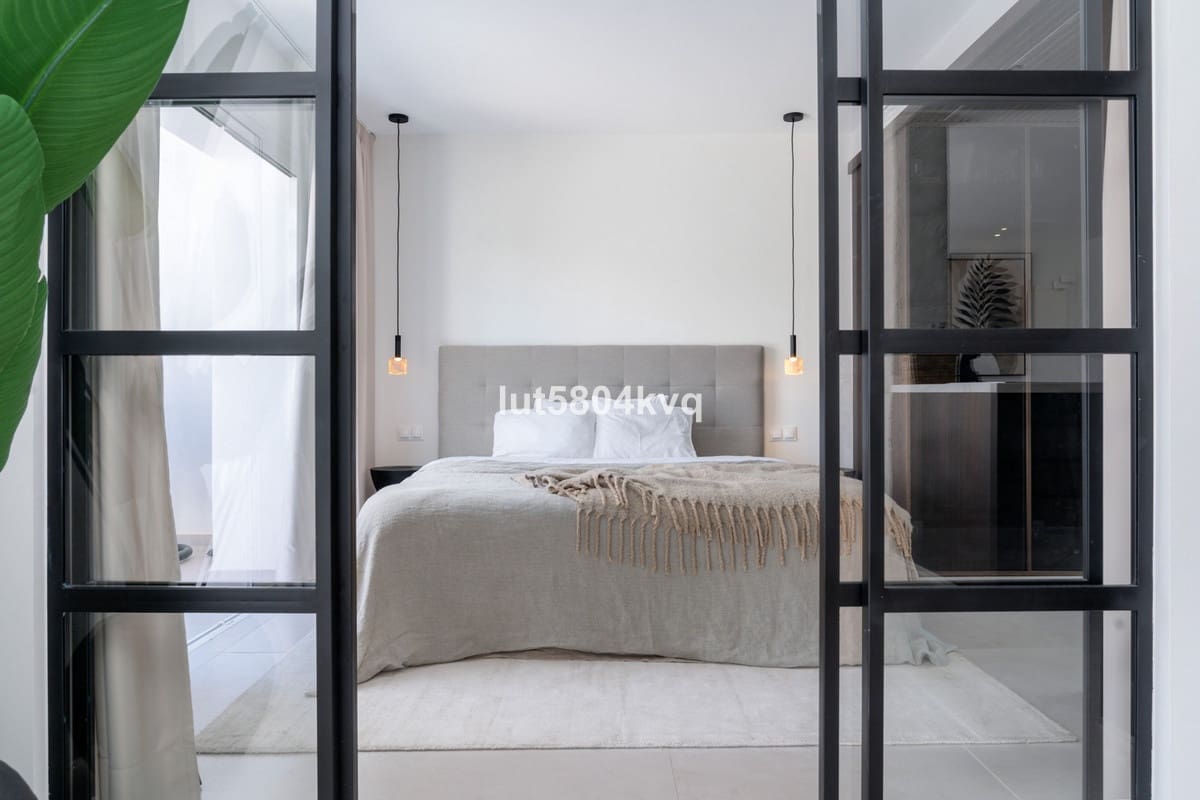 Ático de 3 habitaciones en La Quinta en venta con piscina - 1.195.000 € (Ref: 9540237)