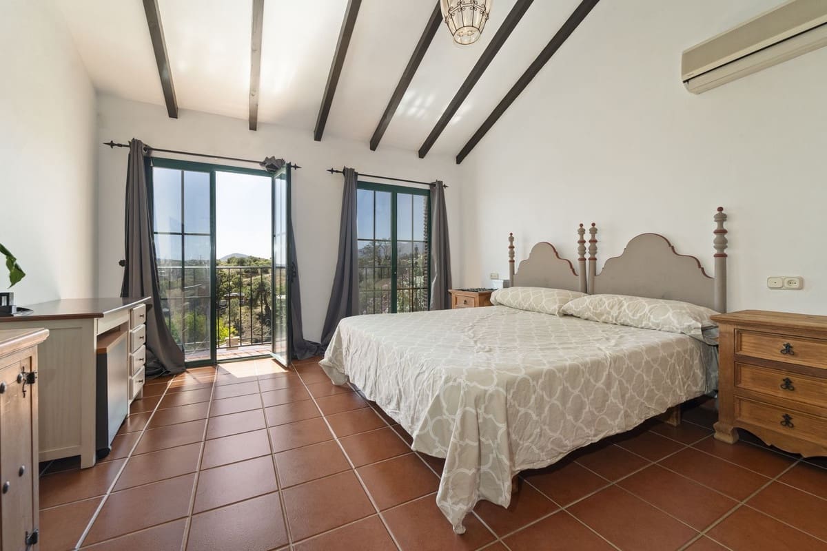 5 bedroom Villa for sale in Mijas with pool - € 1,195,000 (Ref: 9540240)