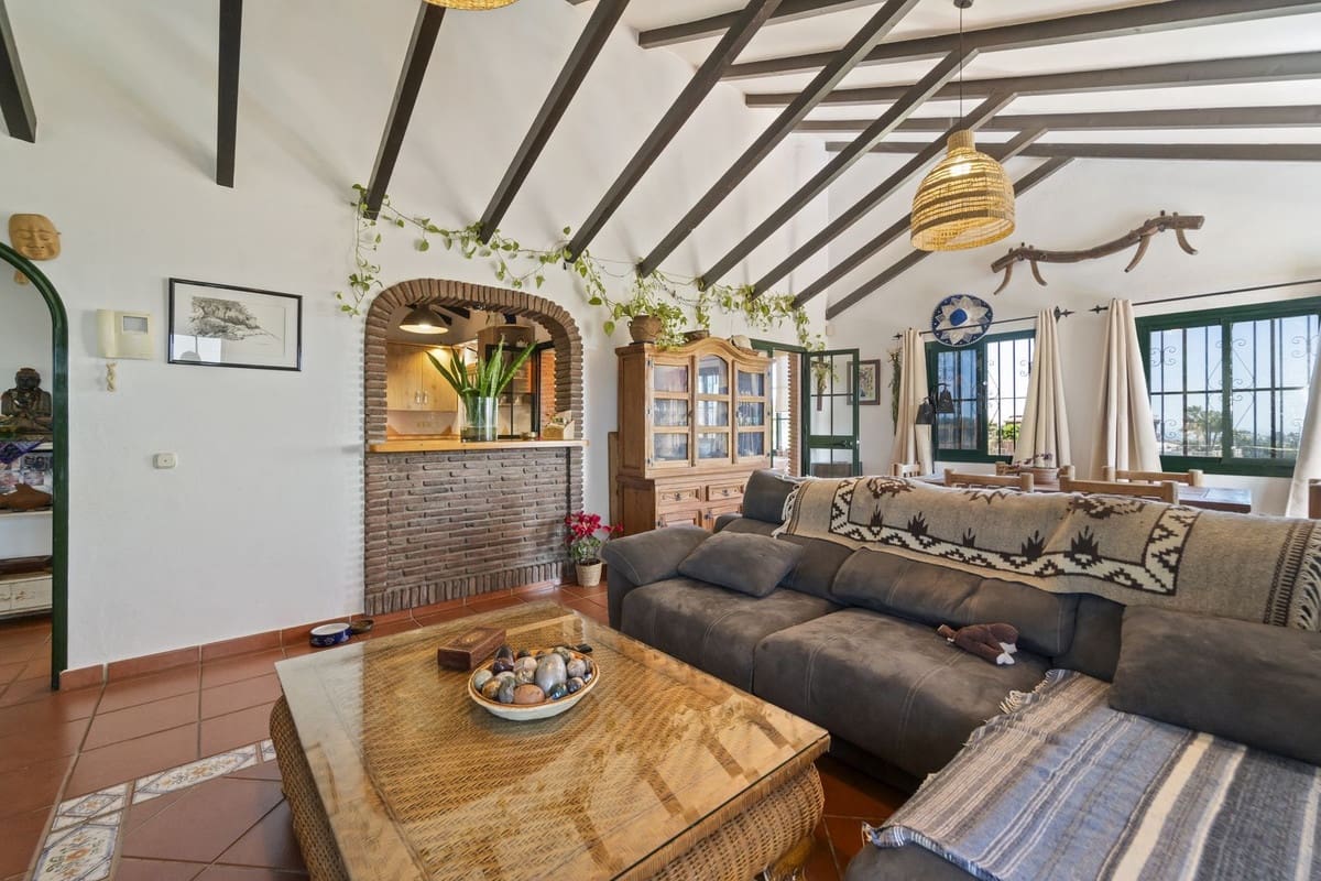 5 bedroom Villa for sale in Mijas with pool - € 1,195,000 (Ref: 9540240)