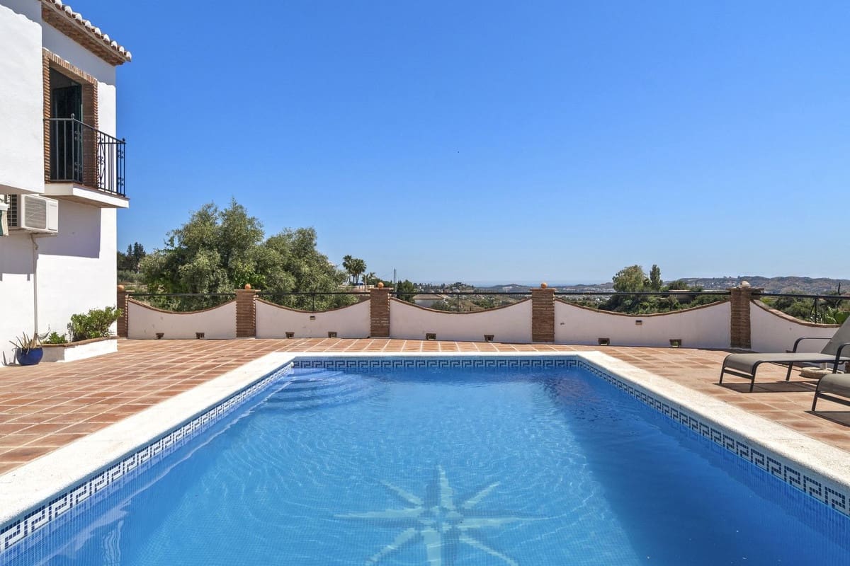 5 bedroom Villa for sale in Mijas with pool - € 1,195,000 (Ref: 9540240)