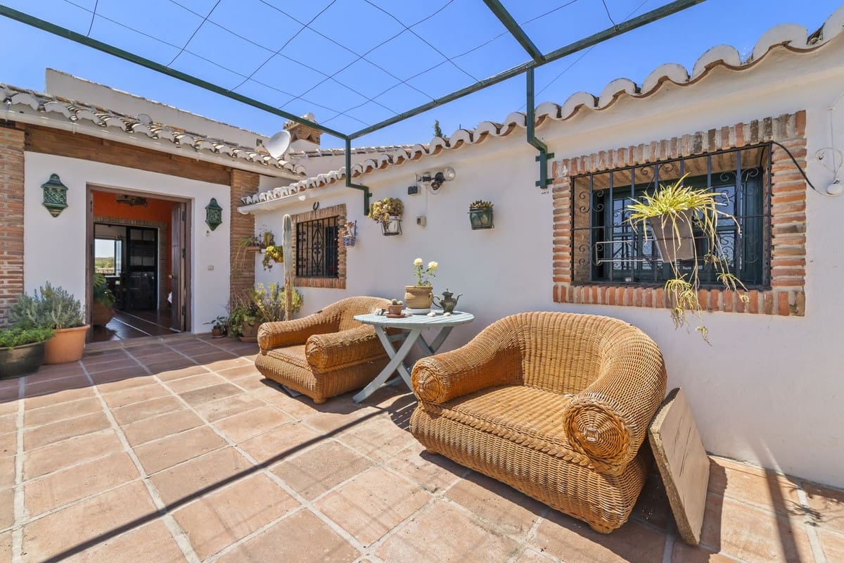 5 bedroom Villa for sale in Mijas with pool - € 1,195,000 (Ref: 9540240)