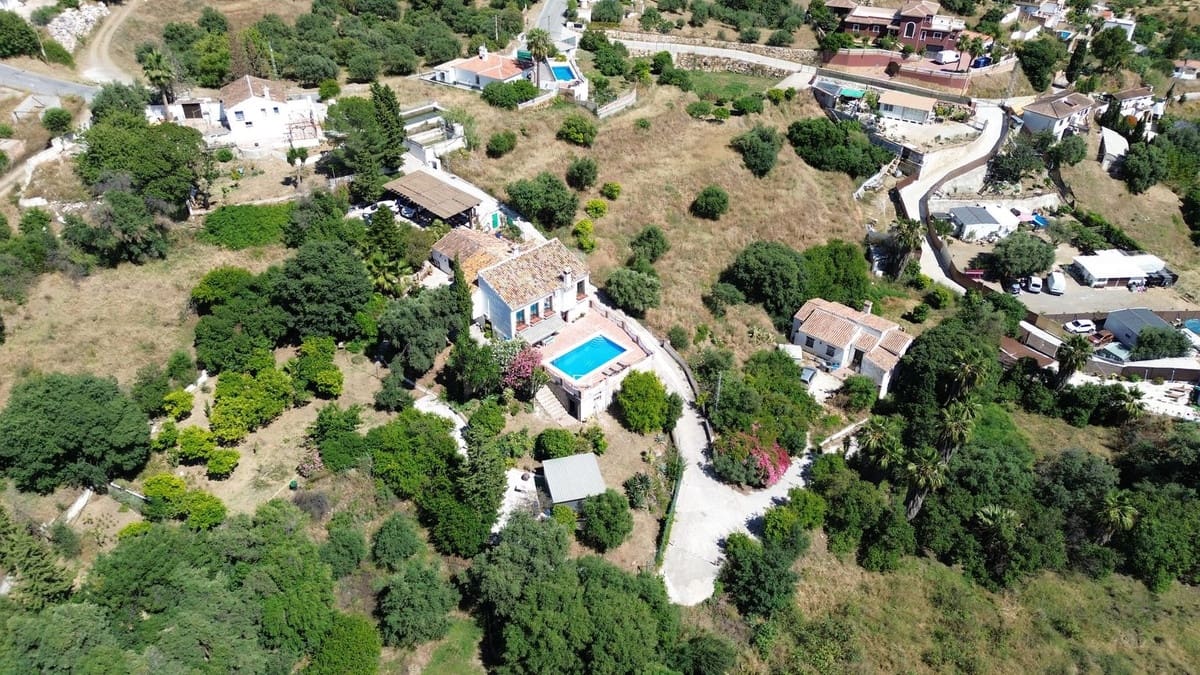 5 bedroom Villa for sale in Mijas with pool - € 1,195,000 (Ref: 9540240)