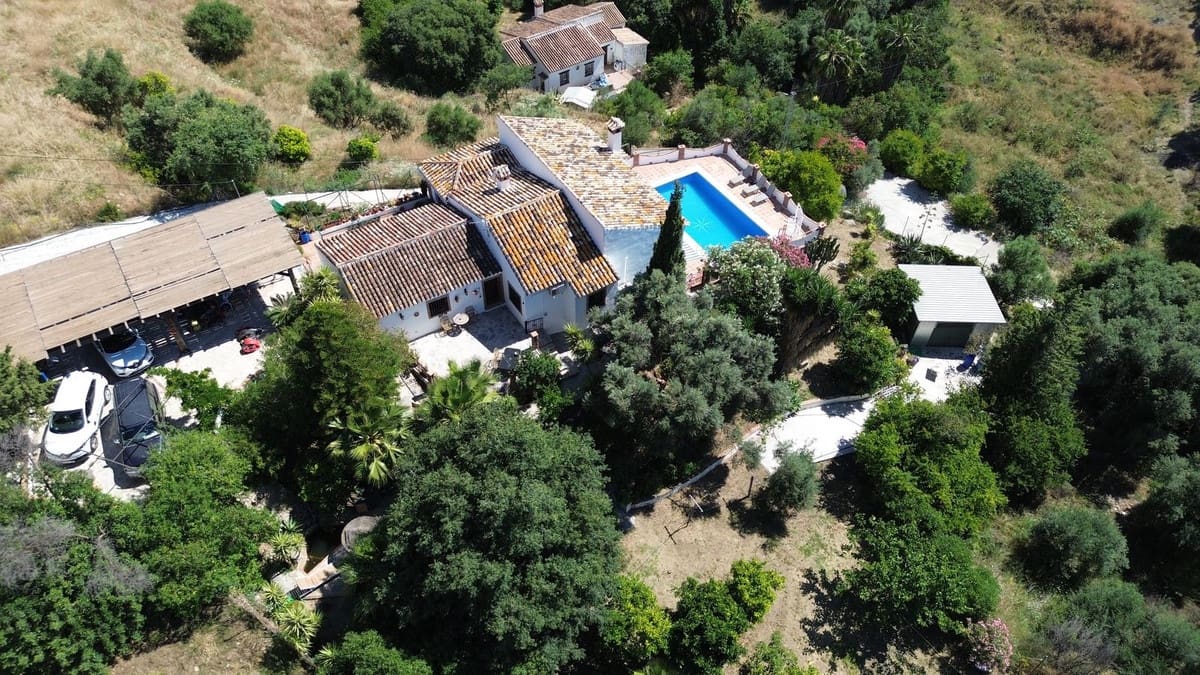 5 bedroom Villa for sale in Mijas with pool - € 1,195,000 (Ref: 9540240)