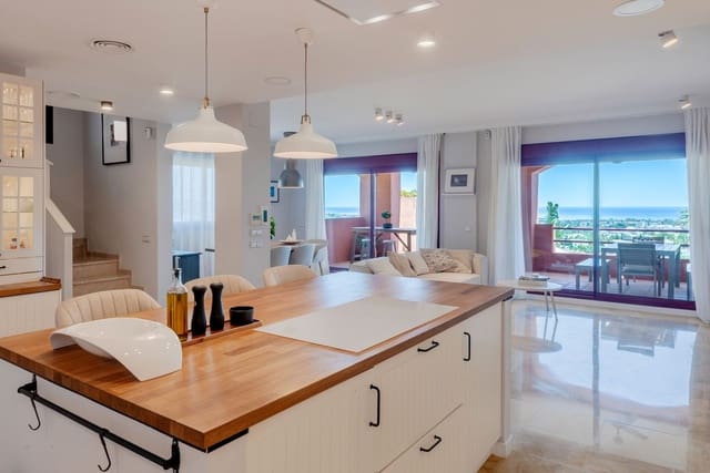 4 chambre Maison de Ville à vendre à El Paraíso, Benahavís avec piscine garage - 1 195 000 € (Ref: 9540243)