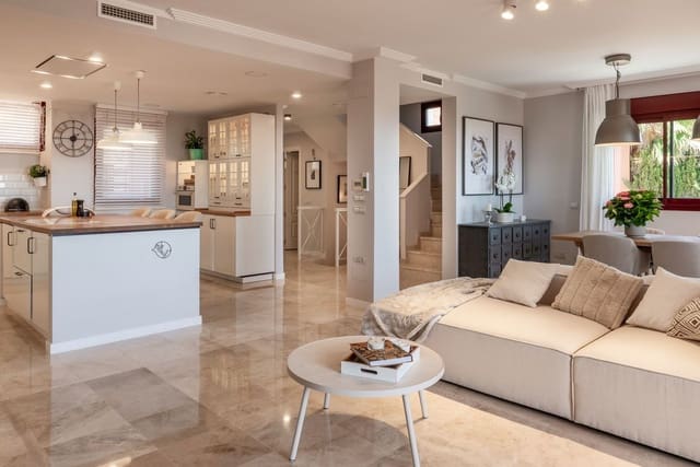 4 chambre Maison de Ville à vendre à El Paraíso, Benahavís avec piscine garage - 1 195 000 € (Ref: 9540243)