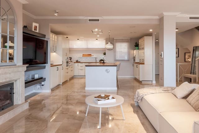 4 chambre Maison de Ville à vendre à El Paraíso, Benahavís avec piscine garage - 1 195 000 € (Ref: 9540243)