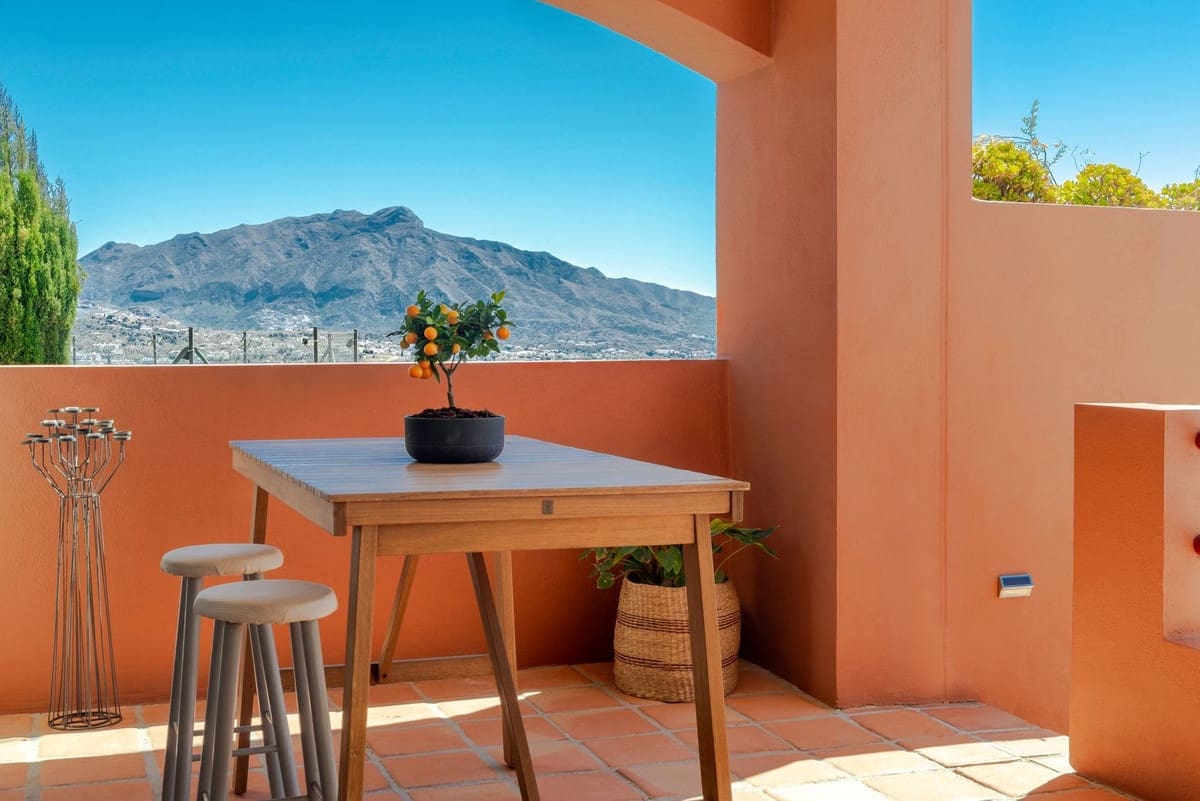 4 makuuhuone Omakotitalo myytävänä paikassa Benahavis mukana uima-altaan 
autotalli - 1 195 000 € (Ref: 9540243)