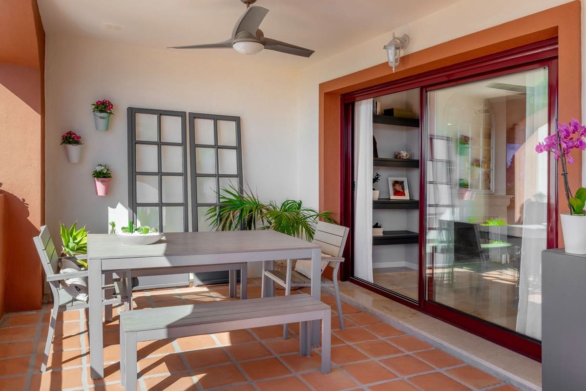 4 makuuhuone Omakotitalo myytävänä paikassa Benahavis mukana uima-altaan 
autotalli - 1 195 000 € (Ref: 9540243)