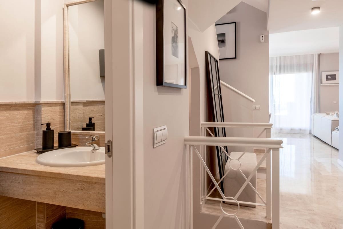 4 makuuhuone Omakotitalo myytävänä paikassa Benahavis mukana uima-altaan 
autotalli - 1 195 000 € (Ref: 9540243)