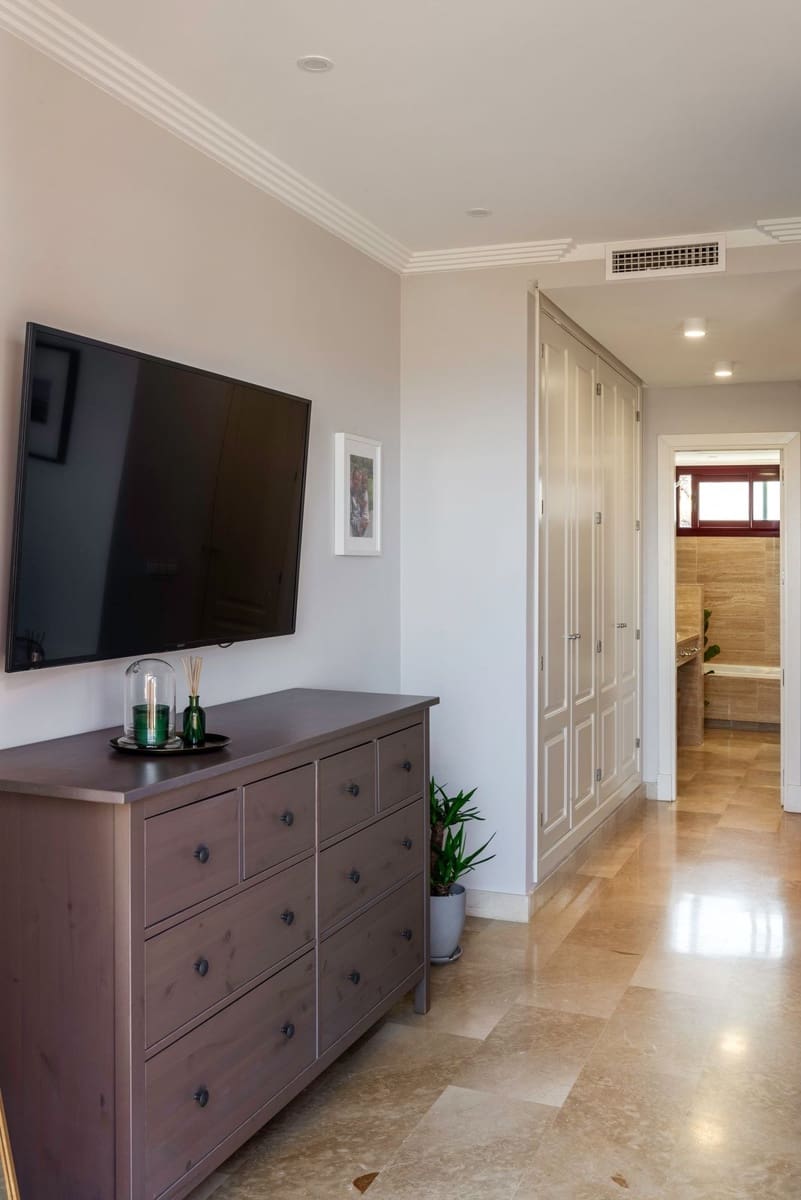 4 makuuhuone Omakotitalo myytävänä paikassa Benahavis mukana uima-altaan 
autotalli - 1 195 000 € (Ref: 9540243)