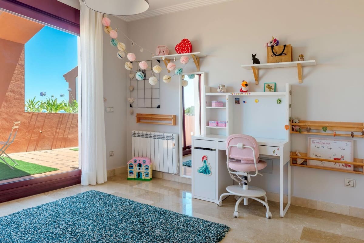 4 makuuhuone Omakotitalo myytävänä paikassa Benahavis mukana uima-altaan 
autotalli - 1 195 000 € (Ref: 9540243)