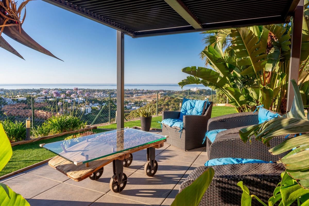 4 makuuhuone Omakotitalo myytävänä paikassa Benahavis mukana uima-altaan 
autotalli - 1 195 000 € (Ref: 9540243)