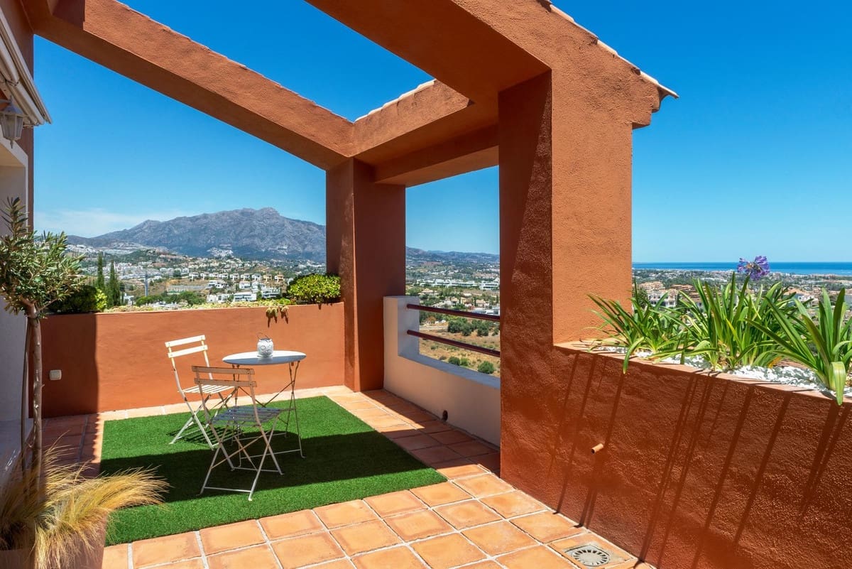 4 makuuhuone Omakotitalo myytävänä paikassa Benahavis mukana uima-altaan 
autotalli - 1 195 000 € (Ref: 9540243)