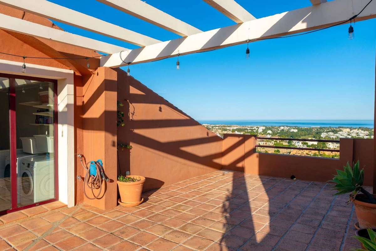 4 makuuhuone Omakotitalo myytävänä paikassa Benahavis mukana uima-altaan 
autotalli - 1 195 000 € (Ref: 9540243)