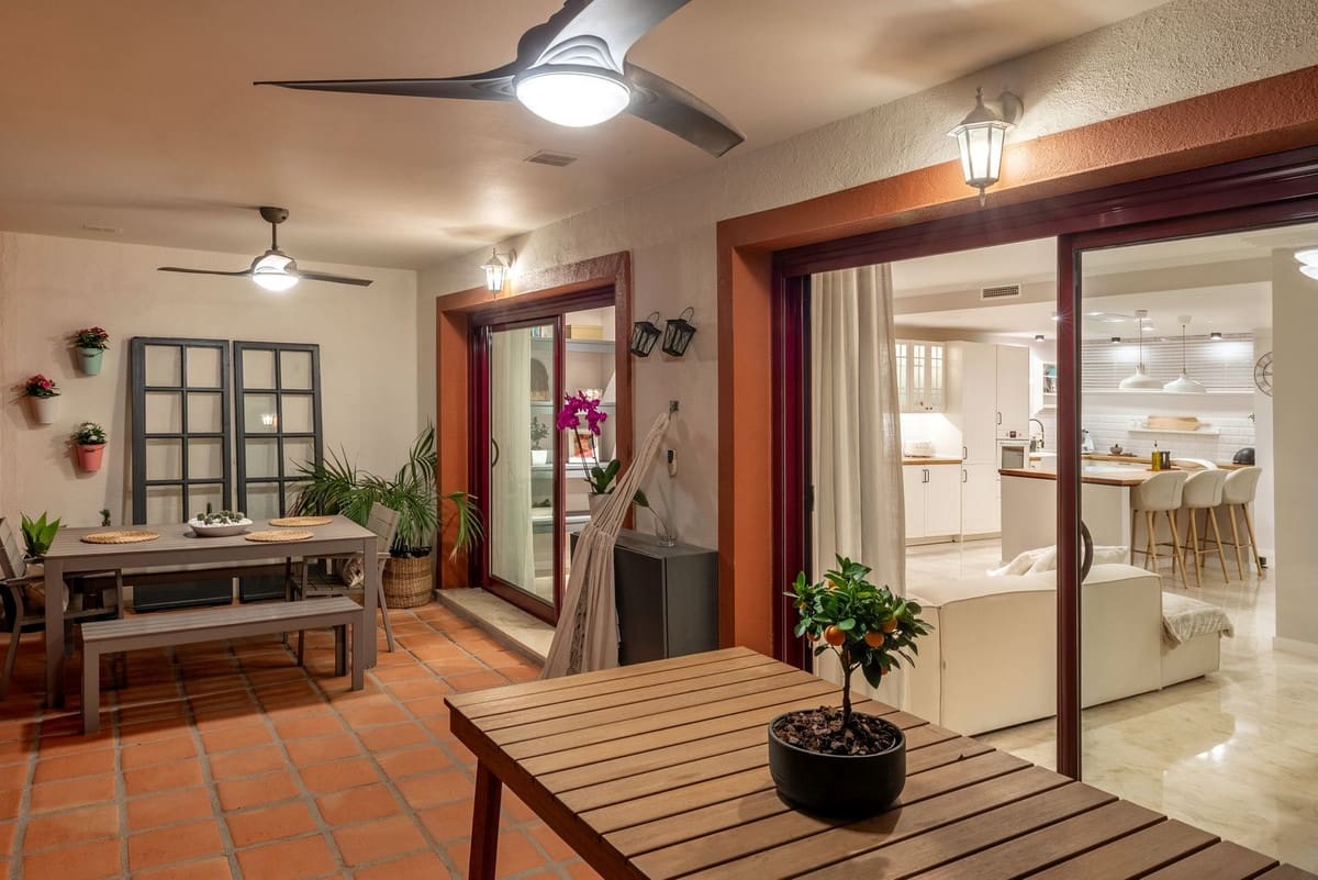 4 makuuhuone Omakotitalo myytävänä paikassa Benahavis mukana uima-altaan 
autotalli - 1 195 000 € (Ref: 9540243)