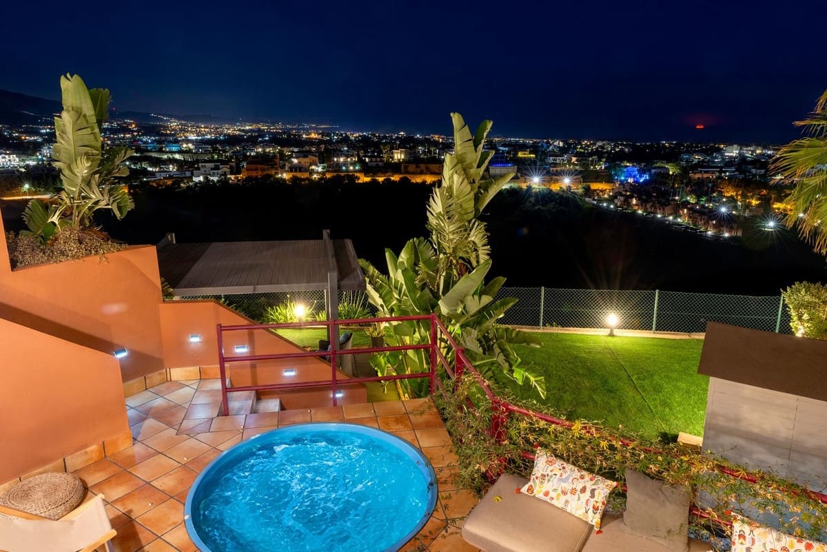 4 makuuhuone Omakotitalo myytävänä paikassa Benahavis mukana uima-altaan 
autotalli - 1 195 000 € (Ref: 9540243)