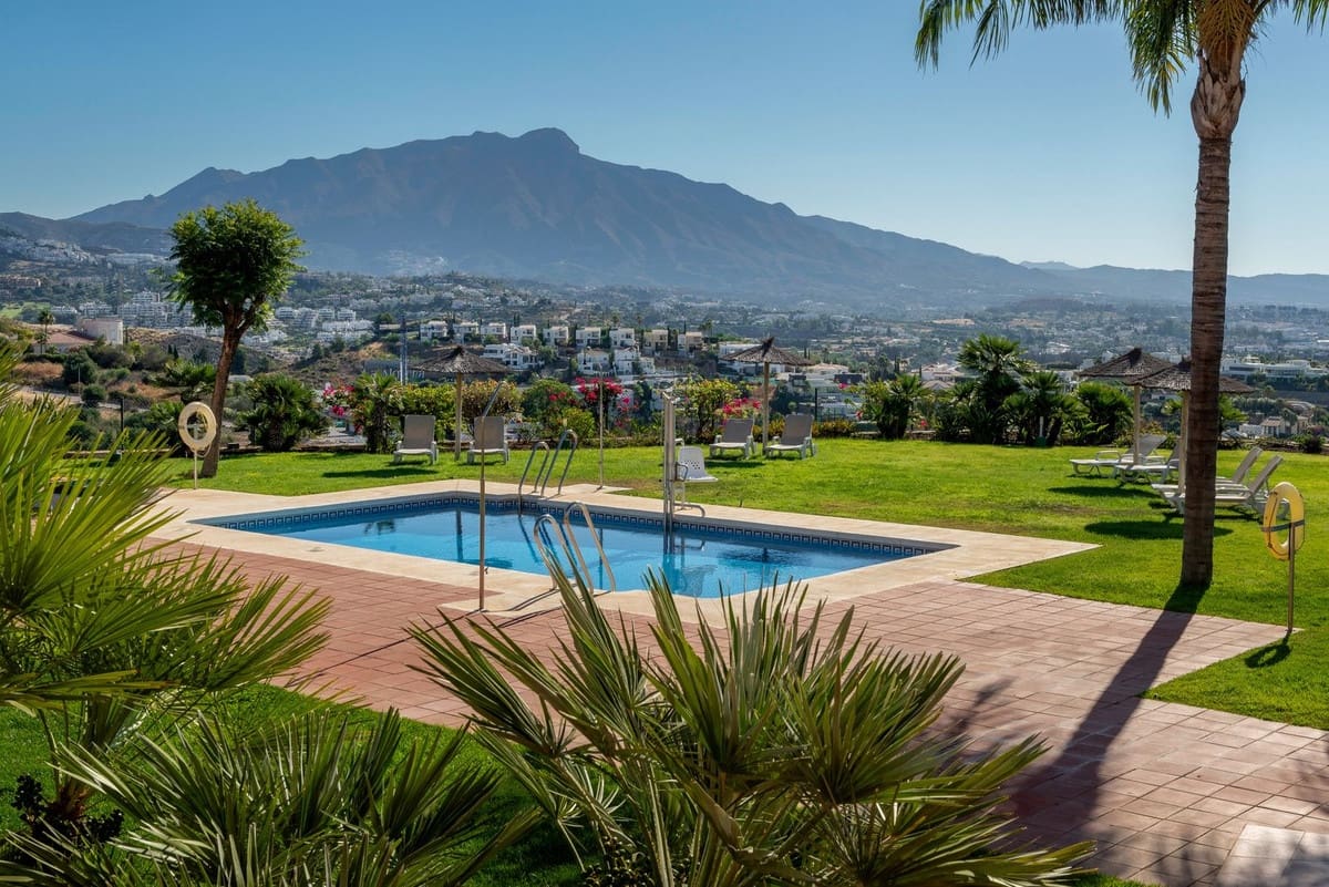 4 makuuhuone Omakotitalo myytävänä paikassa Benahavis mukana uima-altaan 
autotalli - 1 195 000 € (Ref: 9540243)