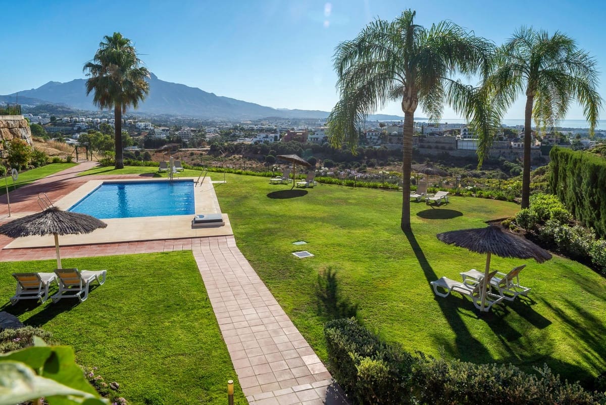 4 makuuhuone Omakotitalo myytävänä paikassa Benahavis mukana uima-altaan 
autotalli - 1 195 000 € (Ref: 9540243)