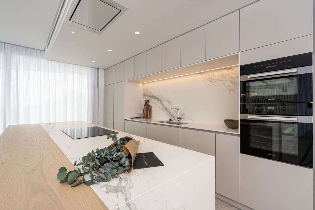 3 sypialnia Apartament na sprzedaż w Marbella z basenem garażem - 1 199 000 € (Ref: 9540249)