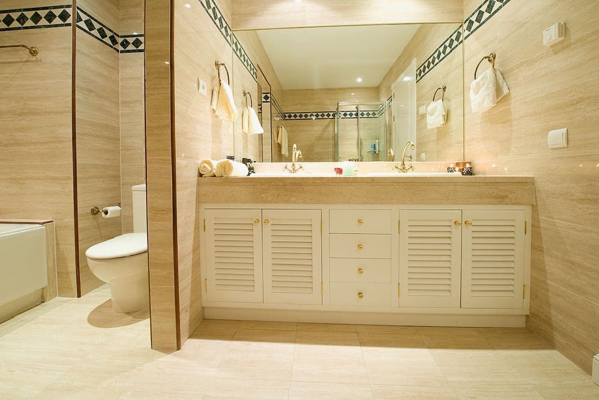 2 soverom Leilighet til salgs i Nueva Andalucia med svømmebasseng - € 1 200 000 (Ref: 9540250)