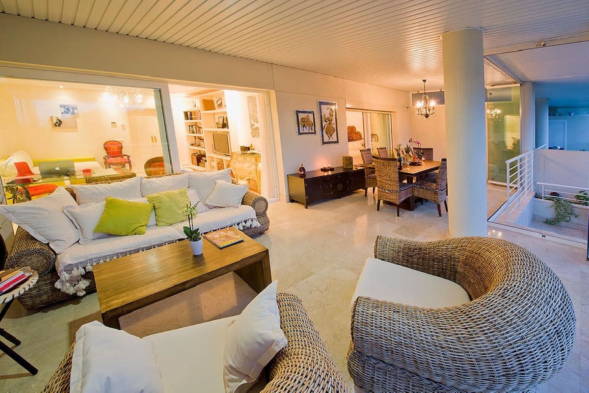 2 soverom Leilighet til salgs i Nueva Andalucia med svømmebasseng - € 1 200 000 (Ref: 9540250)