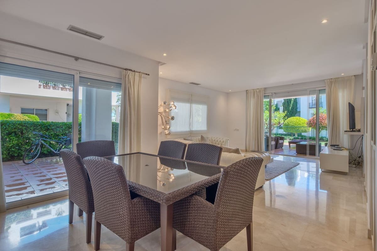 Apartamento de 3 habitaciones en Estepona en venta con piscina - 1.200.000 € (Ref: 9540252)