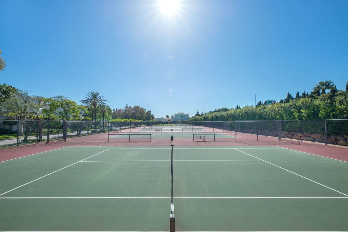 Apartamento de 3 habitaciones en Estepona en venta con piscina - 1.200.000 € (Ref: 9540252)