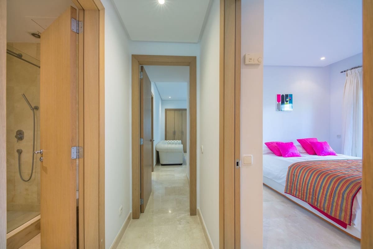 Apartamento de 3 habitaciones en Estepona en venta con piscina - 1.200.000 € (Ref: 9540252)