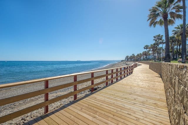 Apartamento de 3 habitaciones en Centro, Estepona en venta con piscina - 1.200.000 € (Ref: 9540252)
