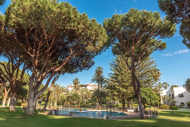 3 soverom Leilighet til salgs i Puerto Banus, Marbella med svømmebasseng - € 1 200 000 (Ref: 9540253)