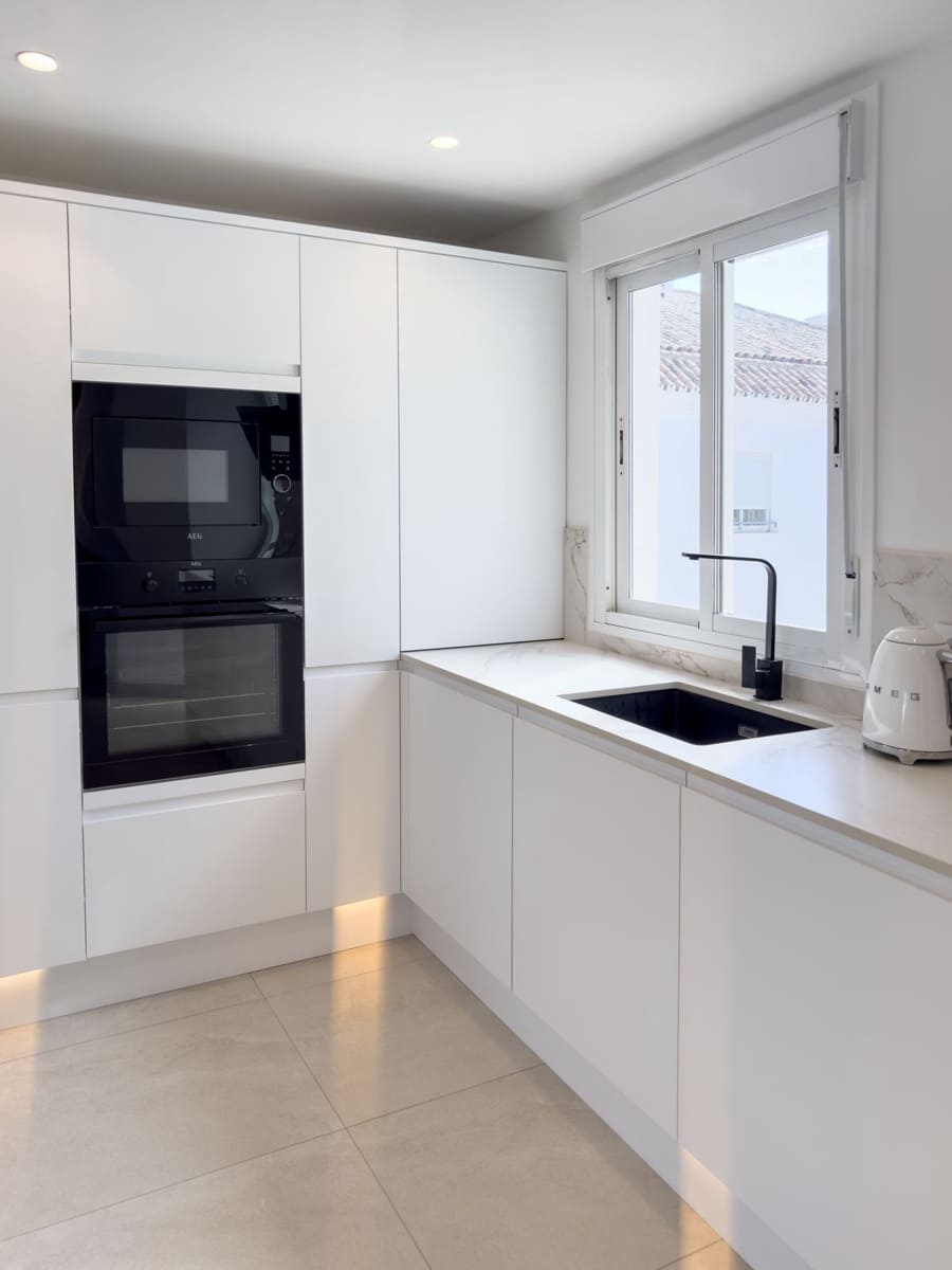 2 slaapkamer Penthouse te koop in Puerto Banus met zwembad - € 1.200.000 (Ref: 9540256)