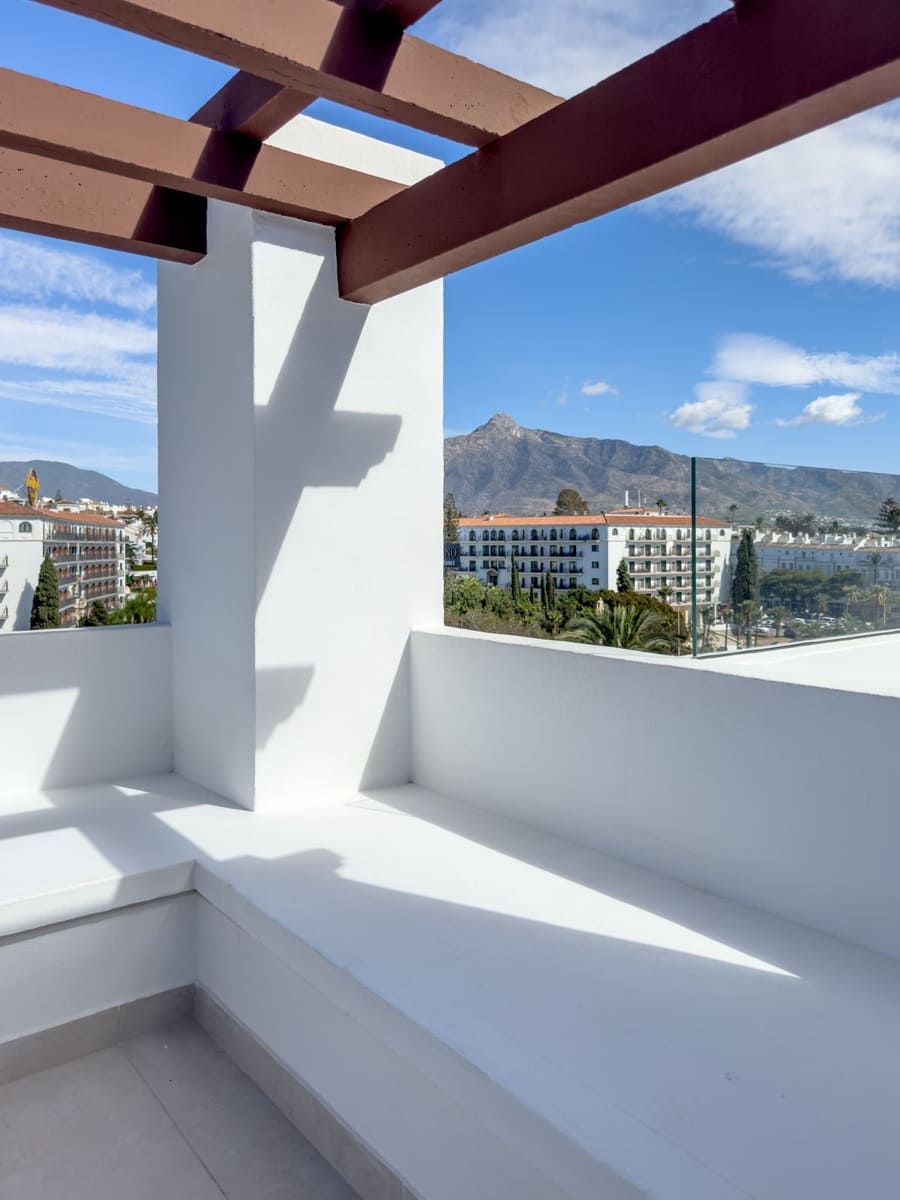 2 slaapkamer Penthouse te koop in Puerto Banus met zwembad - € 1.200.000 (Ref: 9540256)